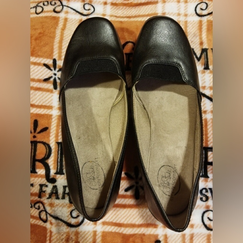 Life Stride Simply Comfort Shoes (Sz 9)